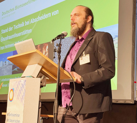 Prof. Dr. Ingo Hartmann referierte zum Thema   „Stand der Technik bei Abscheidern von Einzelraumfeuerstätten“.