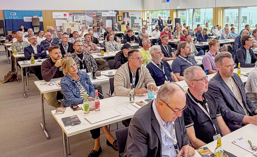 Volles Haus im   „njumii“.