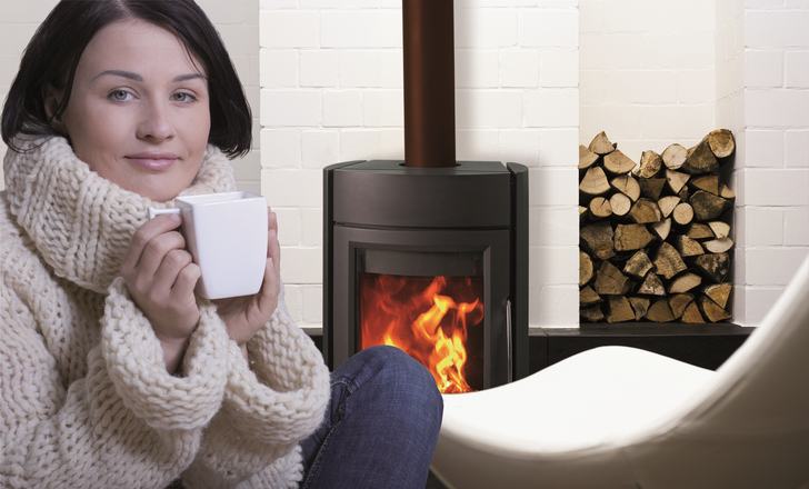 Kamin-, Pellet- und Kachelöfen wärmen in den Übergangsmonaten und vor allem im Winter. Angeschlossen an ein Rauchgassystem von Poujoulat werden die Rauchgase mit drastisch reduziertem Feinstaubausstoß an die Umwelt abgegeben.