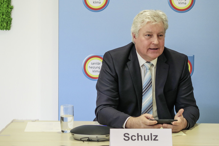 
 Landesinnungsmeister Erich Schulz begrüßt seine ehrenamtlichen Kollegen aus 54 Innungen.