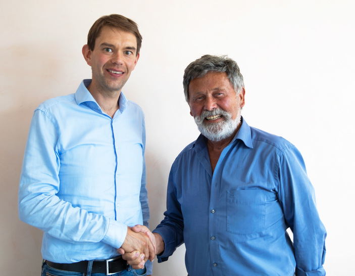  Spartherm Gründer Gerhard Manfred Rokossa mit seinem Nachfolger Andreas Schönfeld. - © Spartherm
