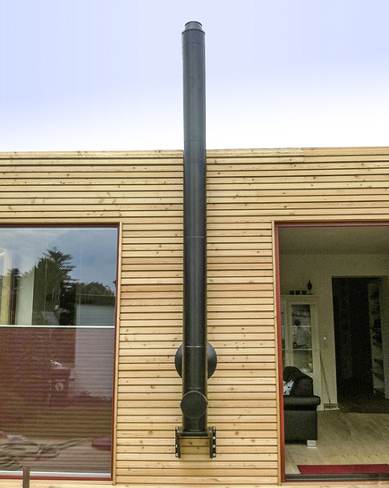 Pulverbeschichtete doppelwandige Schornsteine ermöglichen eine besonders dauerhafte farbliche Akzentsetzung. Beckmann