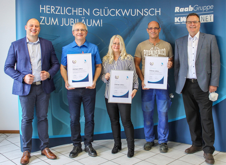 Von links nach rechts: Alexander Root (Vertrieb + Marketing, Prokurist), Thomas Zick (Betriebsleiter), Elke König (Leiterin Personal und kaufmännische Verwaltung), Yves Schramm (Vorarbeiter Produktion), Rolf Wagenfeld (Geschäftsführer). - © Foto: Raab
