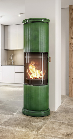 Der „Si Keramik 154 Natur Stil“ in der Sonderfarbe Viktoriagrün setzt den farblichen Höhepunkt in diesem Appenzellerhaus. Die pflegeleichten Keramikplatten in Antikoptik fügen sich harmonisch ins Gesamtkonzept ein.