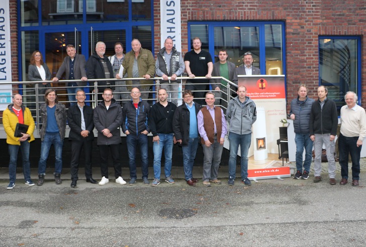 
Mitglieder der Ofen- und Luftheizungsbauer-Innung-Nord bei Peter Jensen in Hamburg.