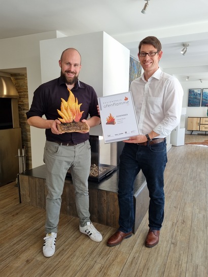 Coronabedingt erfolgte die Preiseübergabe  2021  bei den Gewinnern. Hier Tim Froitzheim bei David Muhl.