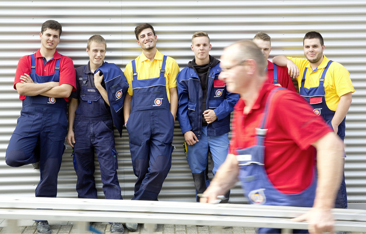 Der Fachkräftemangel zeigt sich deutlich: In der jüngsten Umfrage des ZVSHK aus dem Winter 2021/22 haben die SHK-Betriebe 68 000 offene Stellen gemeldet, davon 41 000 an fehlendem technischem Personal.