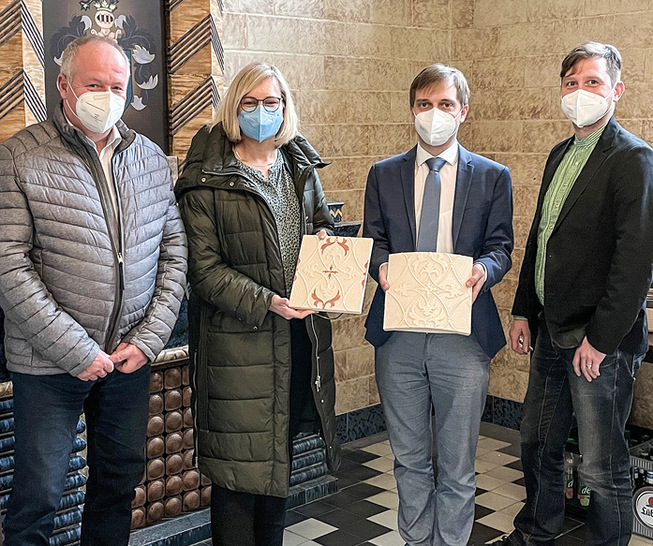 (v. l. n. r.): Johannes Ecke, Bürgermeister Mügeln; Dr. Christiane Schenderllein, Bundestagsabgeordnete CDU, Ing. Markus Bicker, MA, Geschäftsführer Hafnertec, Dipl.-Ing. Thomas Ilm, Standortleitung Mügeln.