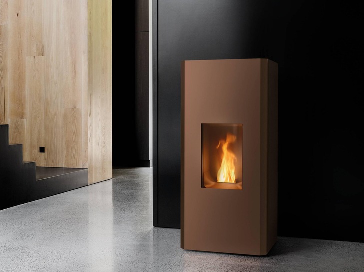 Mako  mit der Core -Verbrennungstechnologie ausgestattet, ist ein ein kanalisierbarer Ofen, mit dem man mehrere Räume gleichzeitig heizen kann. 
