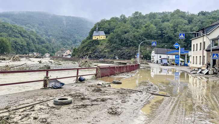 Die Nacht, die ein Leben veränderte: So sah die Straße vor Baklarz‘ Laden am Folgetag, dem 16. Juni 2021 aus.