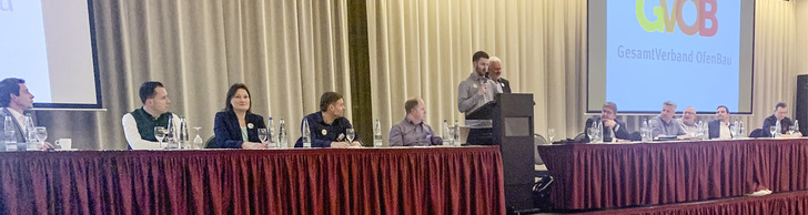 Vorstand und Gastreferent Dr. Jörg Lenk.