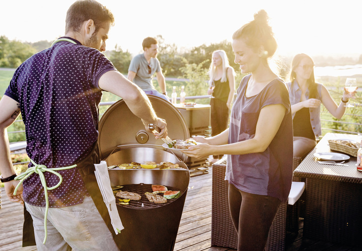 Die Kohle lässt sich über einen Hebel stufenlos und sicher höhenverstellen. 