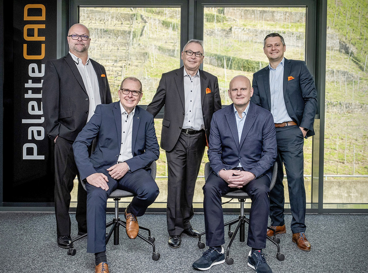 ﻿Firmengründer Dr.-Ing. Walter Zinser und der neue Vorstand der ­Palette CAD AG (v. l. n. r:  Volker Zeller, Dirk Böckstiegel, Walter Zinser, Frank Kobs, Elvis Grabic) - © Foto: Palette
