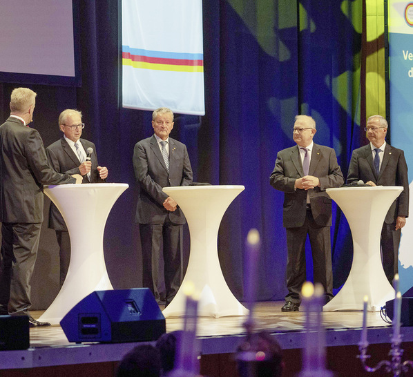 V. l. n. r.: Dr. Hans-Balthas Klein, Manfred Stather, Erwin Fidelis Reisch und Dietmar Zahn wurden von Moderator Wulf Wager interviewt. - © Foto: FV SHK BW
