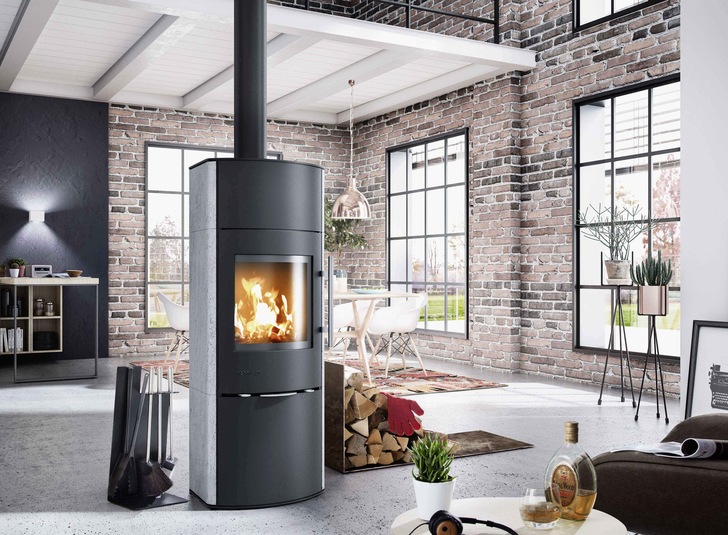 Der  „ Gard Plus ”  steht exemplarisch für einen Dauerbrandofen, der mit Holz oder Holzbriketts für lange anhaltende Wärme sorgt. Er vereint modernste Technik und formschönes Design.