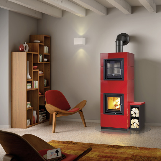 „Sintesi Cook“ mit Backfach und Holzregal, Farbe Rubinrot.