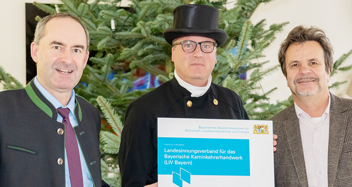 Wirtschaftsminister Hubert Aiwanger mit stv. Landesinnungsmeister Holger Frischhut und Landesinnungsmeister Heinz Nethe (v. l. n. r.).