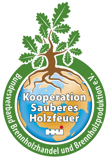 Unter dem Namen „Kooperation Sauberes Holzfeuer“ wird das Signet großflächig bei den Brennholzproduzenten eingeführt. Eine Vergabe der Urkunde „Kooperation Sauberes Holzfeuer“ erfolgt nur an Betriebe, die zu 100 Prozent die Anforderungen erfüllen. Informationen finden Interessenten auf der „World of Fireplaces“ in Halle 5 Stand B 75.