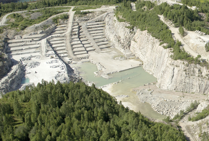 Der NunnaUuni-Steinbruch im ostfinnischen Nunnanlahti.