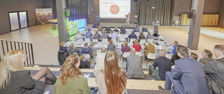 Zu einem zukunftsträchtigen Informations- und Diskussionsforum luden Windhager und das Pressebüro Waldecker die Fachpresse in die World of Windhager am Hauptsitz des Unternehmens in Seekirchen bei Salzburg ein. - © Foto: Martin Henze
