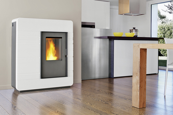 Wassergeführte Pelletöfen: individuell und formschön. Hier ein Pelletofen aus der „TH“-Serie von Piazzetta.