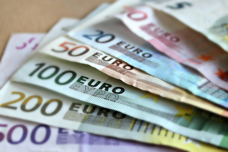 Bis Ende 2024 sollen Zahlungen der Arbeitgeberinnen und Arbeitgeber bis zu einem Betrag von 3.000 Euro steuer- und sozialversicherungsfrei möglich sein.