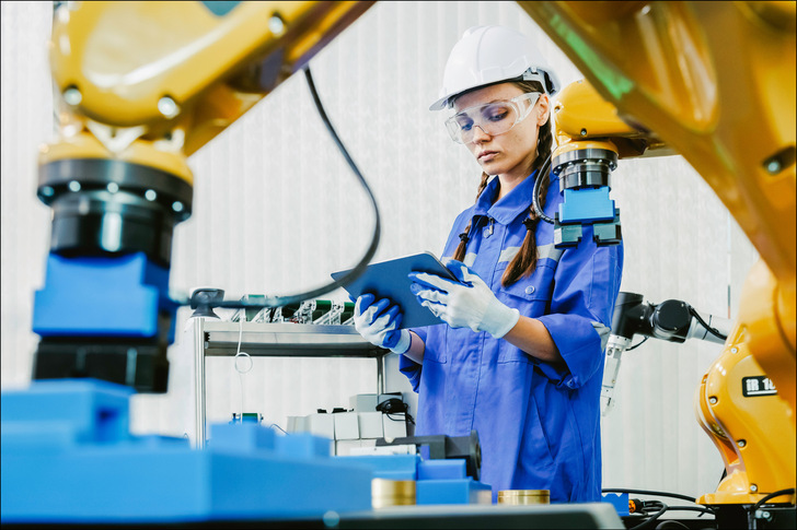 Die Digitalisierung hat nicht nur Prozesse verschlankt, sondern auch das Arbeitstempo gesteigert. Zudem wird von Mitarbeitenden mehr Flexibilität erwartet. - © Quellle: gumpapa/AdobeStock/randstad/
