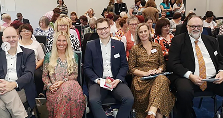 Mehr als 170 Personen aus den verschiedensten Gewerken des Handwerks haben sich auf dem Bundeskongress des Bundesverbandes der UnternehmerFrauen im Handwerk (UFH) getroffen. Der Landesverband Bayern und der Arbeitskreis Passau der UnternehmerFrauen im Handwerk waren die Veranstalter dieser erfolgreichen Zusammenkunft vom 12. bis 14. Oktober dieses Jahres. - © Foto: Frauen im Handwerk
