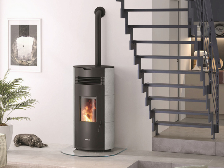 Pelletofen „Norta“. Bis zu 32 Stunden Feuer und Gemütlichkeit mit einer Tankfüllung.
