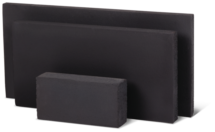  „Dank der NOARATH-Serie kann der gesamte Brennraum eines Kachelofens vom Boden über die Wände bis hin zur Abdeckung in dunkler Farbe gestaltet werden – definitiv ein Design-Extra für Kachelofen-Brennräume und Ofenhüllen, aber auch Outdoor-Küchen und -Griller“, so Richard Jäger. 