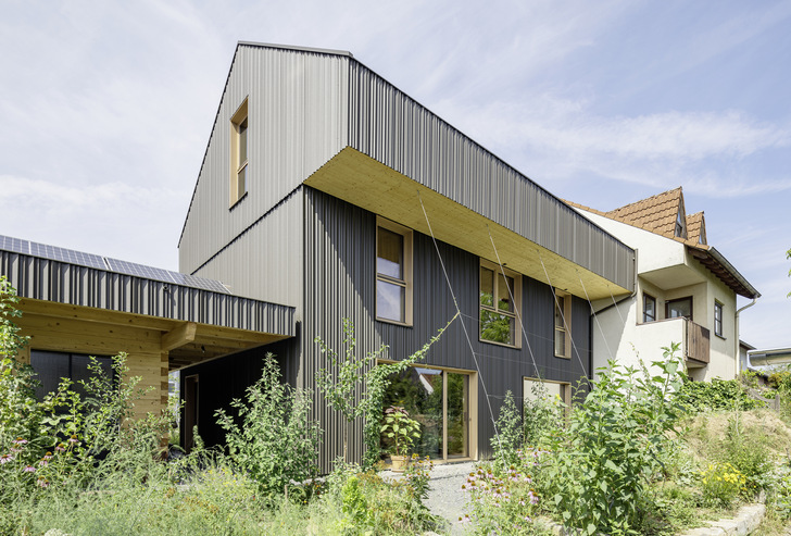 Der Holz-Neubau der Familie Zang wurde konsequent nach ökologischen Kriterien geplant und errichtet. - © Foto: Lars Gruber / Vitramo, Tauberbischofsheim
