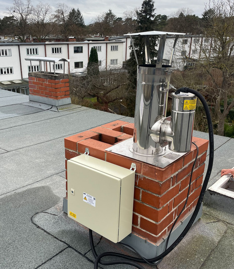  Beispiel Pagageiensiedlung in Berlin: Durch die Nachrüstung mit dem „Airjekt 1“ Outdoor Top reduziert sich der Feinstaub um bis zu 90 %. Dadurch können Kachelöfen und geeignete Kaminöfen, die vor 2010 eingebaut wurden, weiter genutzt werden.