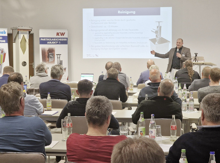  Gastgeber Alexander Root bei seinem Vortrag.