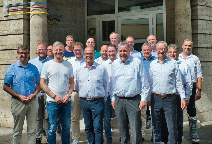 Das Foto zeigt die Vorstände beider Verbände bei der gemeinsamen Sitzung in Stuttgart.