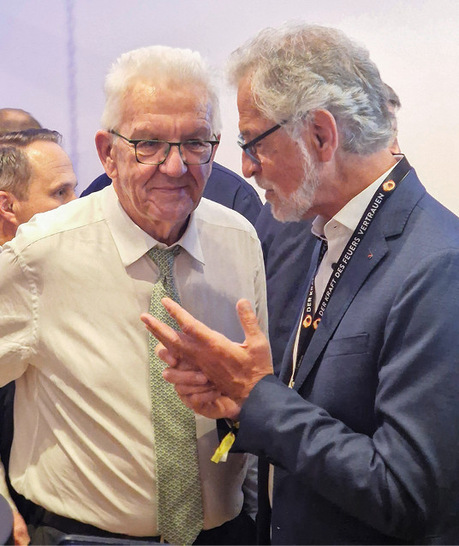 Ministerpräsident Winfried Kretschmann und Folkmar Ukena (Leda) im Gespräch.