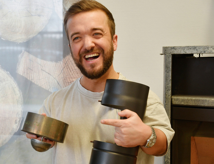 Der mehrfache Welt- und Europameister, sowie Silbermedaillen­gewinner der Paraolympics, Mathias Mester unterstützt den „KaminFILTERKat“. „Das Produkt ist weltmeisterlich“, sagt der Sportler, der als Marken­botschafter die Firma unterstützt: „Feuer mit gutem Gewissen.“