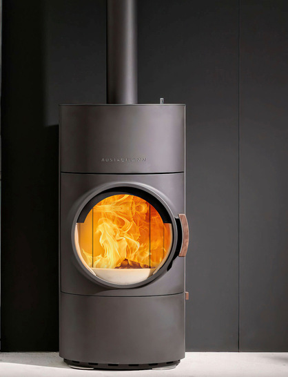 Mit der Eigenentwicklung „Keramott“ bietet Austroflamm unter anderem in seinen „Clou“-Modellen ein Feuerraummaterial, das durch seine mechanische Belastbarkeit sowie durch seine einfach sauber zu haltende Oberfläche überzeugt, an der sich kaum Verbrennungsrückstände anlagern.