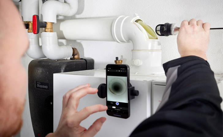 Schnell einsatzbereit: Für die Überprüfung wird nur die „Wöhler SI 400 Smarte Inspektionskamera“, eine passende Haspel und ein Smartphone benötigt.