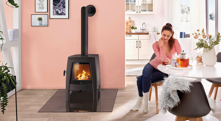 In Guss gegossen: trapezförmig, mattschwarz und zeitlos.