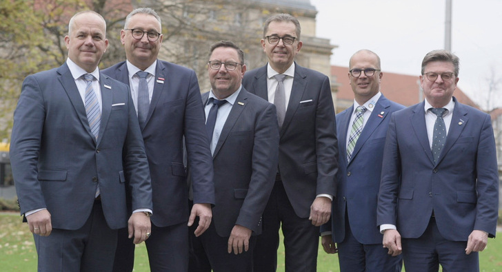 Der neue Vorstand des ZVSHK mit Hauptgeschäftsführer Helmut ­Bramann. Es fehlt auf dem Foto: Hans Werner Eschrich.