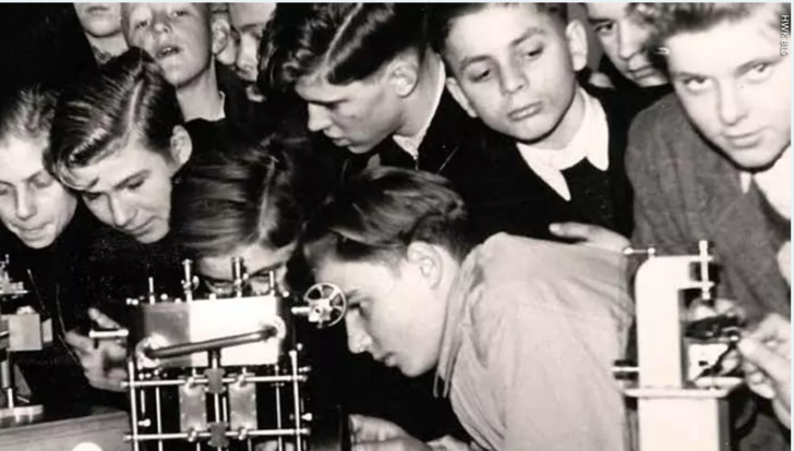 1953, Lüneburger Berufsschüler als Gäste beim Praktischen Leistungswettbewerb.