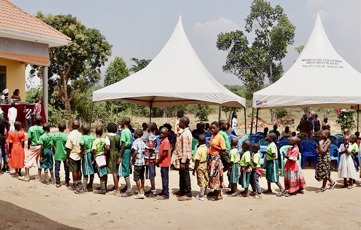 Rund 80 Kinder mit oft schweren Schicksalen leben und Lernen im Kinderhaus Luweero.