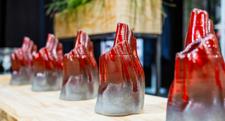 Die Gewinnertrophäen entworfen von Kaufmann Keramik.