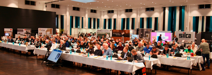 Rund 210 Teilnehmer besuchten den diesjährigen Kachelofenbauertag.