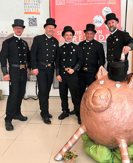 Zum 141. Bundesverbandstag des Schornsteinfegerhandwerks waren die Museumsmitarbeiter in Berlin inmitten von rund 650 Schornsteinfegern aus ganz Deutschland, um für das zukünftige Schornsteinfegermuseum Gründungspaten zu werben.