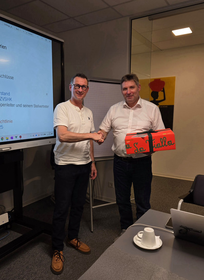 Hendrik Schütze (links) übernahm die Funktion des Bufa-Vorsitzenden gerne und dankte Amtsvorgänger Jens Hilt (rechts) für sein langjähriges ehrenamtliches Engagement für die Branche.