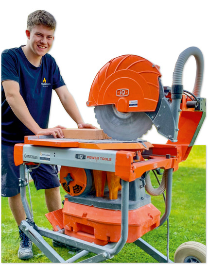 Der Umgang mit der Nassschneidemaschine macht Spaß.