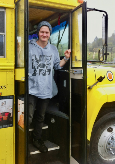 Mit diesem alten amerikanischen Schulbus reiste Jim nach Alaska.