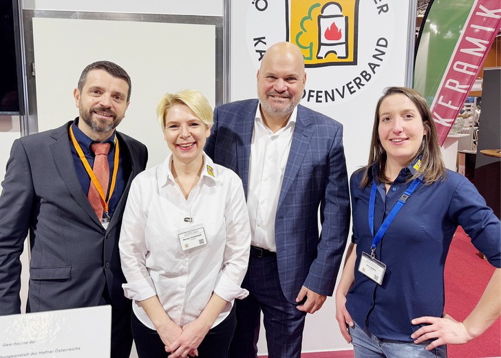 Das Team des Österreichischen Kachelofenverbands (v.l.n.r.): Josip Zekic, Monika Schneider, ­Dipl.-Ing. Dr. Thomas Schiffert und Anna Bredl.