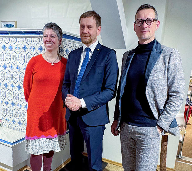 Gratulation zum   „Zukunftspreis – Handwerksbetrieb des Jahres 2025“: Steffi Schütze, Ministerpräsident Michael Kretschmer und Hendrik Schütze (v.l.n.r.).